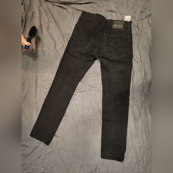 Levis - Picture 2 of 2